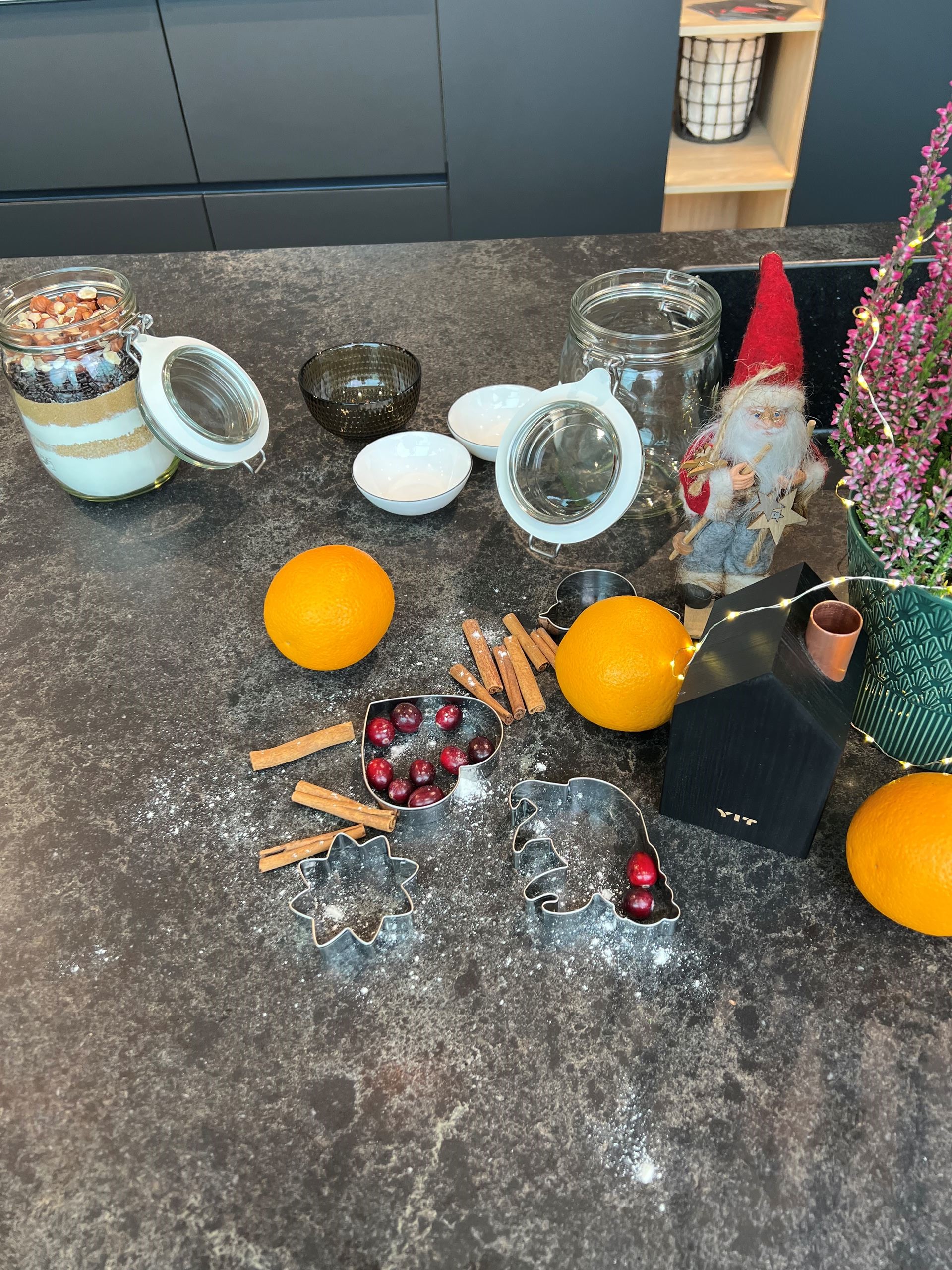 🎁 Kripatiņas radošuma, šķipsniņa mīlestības un salds pārsteigums gatavs – Ziemassvētku dāvana burciņā.