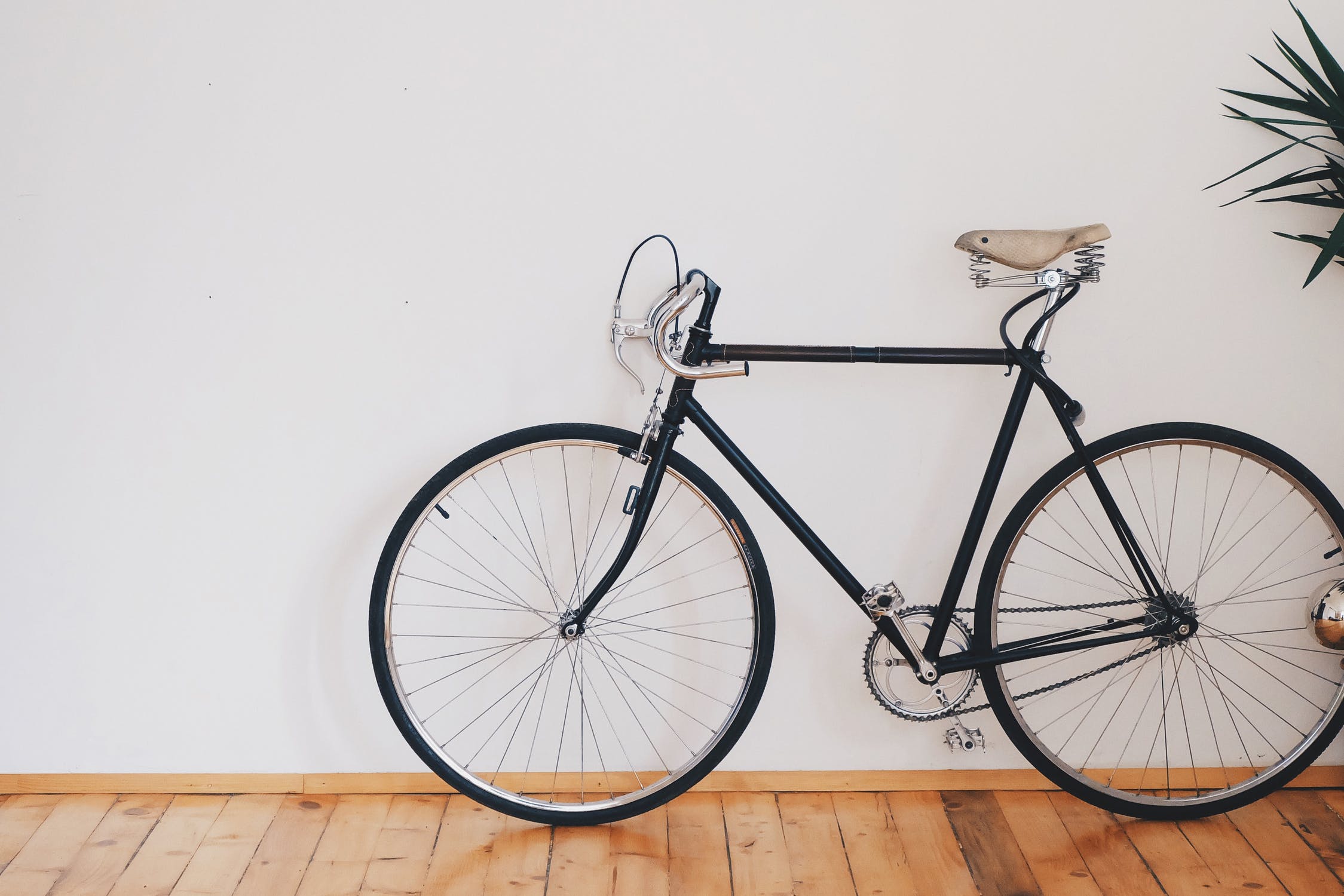 velosipeda uzglabasana хранение велосипеда bicycle at home (1).jpeg